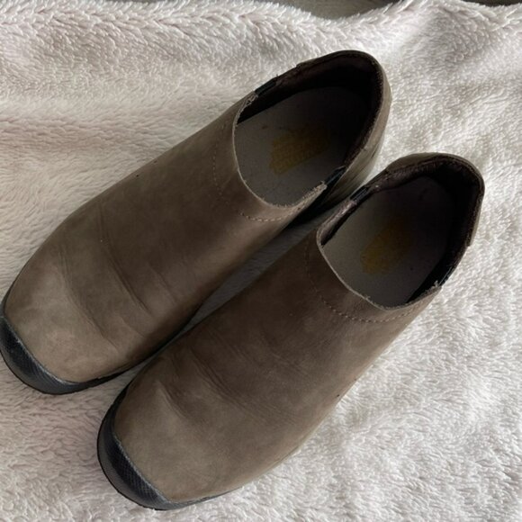 Columbia Estes OmniGrip Taupe leather slip on shoes - Picture 2 of 7